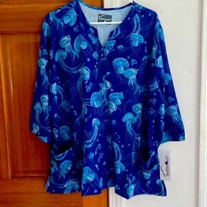 NWT! Butter-soft 3/4 sleeve jelly fish women’s scrub top, size 2X!
